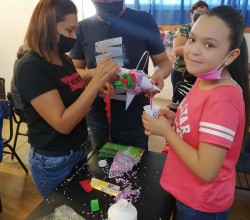 Elaboración de piñatas Elaboración de piñatas